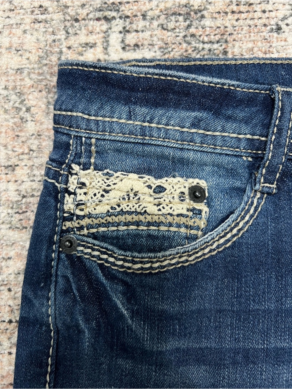 Vanilla Star Capri Jeans Crochet Flap Pocket Stretch Denim Women’s Size 11 - Picture 5 of 16